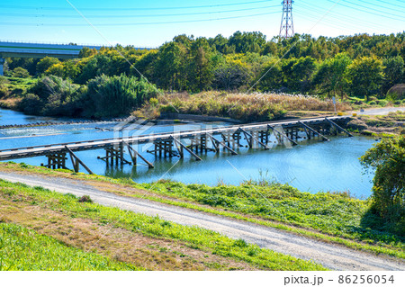 冠水橋　越辺川　八幡橋付近の風景　 86256054