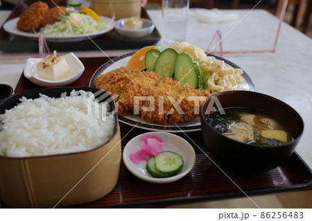 おひつご飯のとんかつ定食 おひつご飯のとんかつ定食 86256483