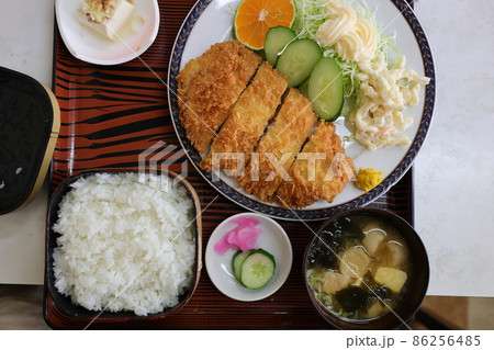とんかつ定食(全景) とんかつ定食(全景) 86256485