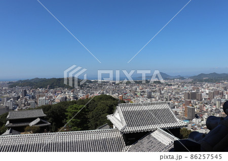 松山城の天守閣から見た松山の町並み 松山市 愛媛県 四国 松山城の天守閣から見た松山の町並み 松山市 愛媛県 四国 86257545
