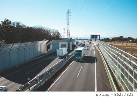 高速道路とトラック輸送 圏央道 桶川市日出谷地区 2022.01 b-2 マット感とライトトーン 高速道路とトラック輸送 圏央道 桶川市日出谷地区 2022.01 b-2 マット感とライトトーン 86257825