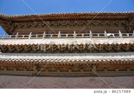 中国　青海省　海東市　チベット仏教寺院　瞿曇寺　龍国殿の西側面 86257989