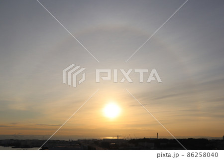 太陽の周りに虹色の輪（2022年1月23日撮影） 86258040