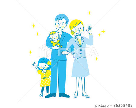 スーツ姿の笑顔の両親と子供達 86258485