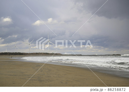 海岸の風力発電所　SDGs 86258872
