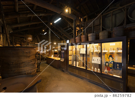 湯浅まちごと醤油博物館　角長職人蔵（和歌山県有田郡湯浅町） 86259782