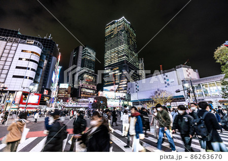 日本の東京都市景観 7万8千人超全国・東京1万6538人過去最多…ステルス感染超爆発…＝27日、渋谷 86263670