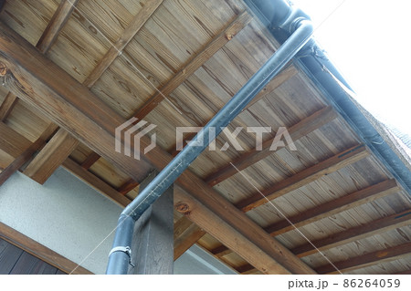 田舎の家　軒下 86264059