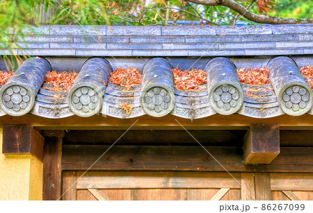 京都、大徳寺高桐院の瓦塀 京都、大徳寺高桐院の瓦塀 86267099