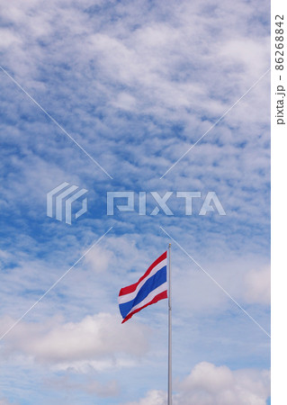 タイ国旗と青空 86268842