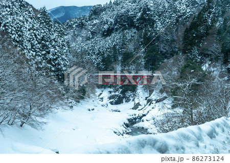 永源寺ダム湖に流れる愛知川 永源寺ダム湖に流れる愛知川 86273124