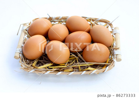 Fresh organic eggs in a straw nest Fresh organic eggs in a straw nest 86273333