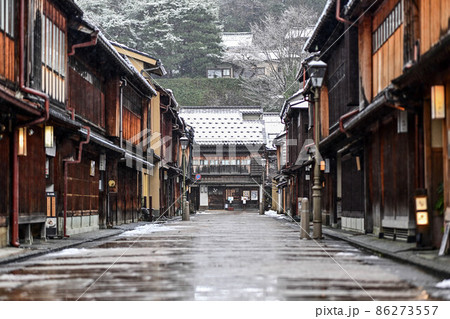 雪降るひがし茶屋街 86273557