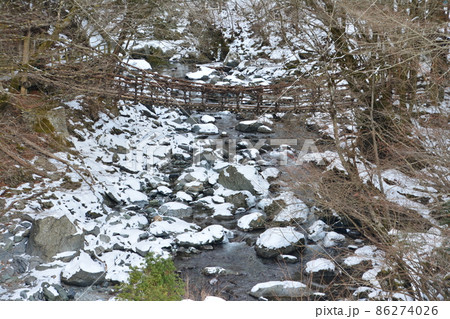 冬の奥祖谷二重かずら橋～男橋[ヨコ]1（徳島県三好市東祖谷） 86274026