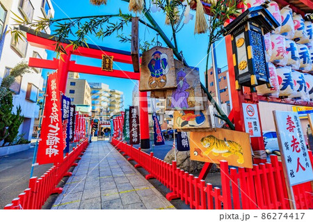 東京　浅草七福神めぐり　鷲神社の叉木と参道 86274417