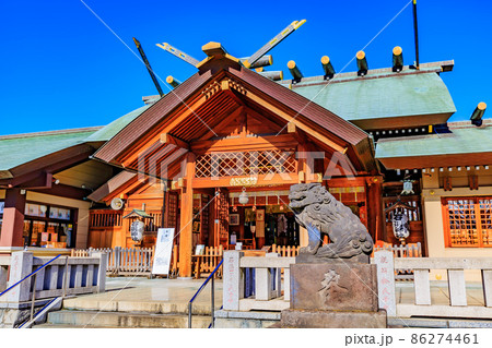 東京　浅草七福神めぐり　石浜神社の拝殿と狛犬 86274461