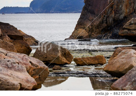 和歌山県橋杭岩の景色 86275074