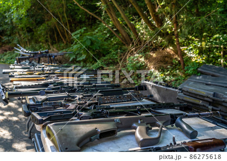 automatic weapons of various kinds on the table automatic weapons of various kinds on the table 86275618