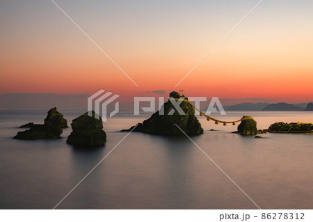 【三重】夫婦岩 朝焼け 【三重】夫婦岩 朝焼け 86278312