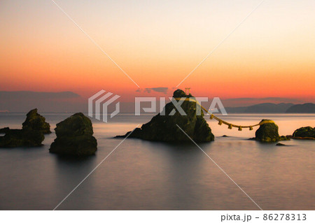 【三重】夫婦岩 朝焼け 【三重】夫婦岩 朝焼け 86278313