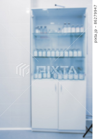 Blurry empty interior operating room and modern equipment in hospital.Medical device for surgeon surgical emergency patient in blue tone style.Save life medical treatment concept. Blurry empty interior operating room and modern equipment in hospital.Medical device for surgeon surgical emergency patient in blue tone style.Save life medical treatment concept. 86279947
