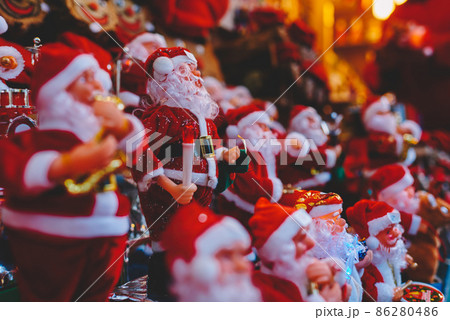 Santa Claus figures in festive market 86280486
