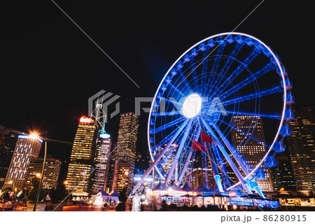 Glowing Ferris wheel in night city Glowing Ferris wheel in night city 86280915