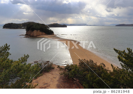 小豆島のエンジェルロード（干潮時） 86281948