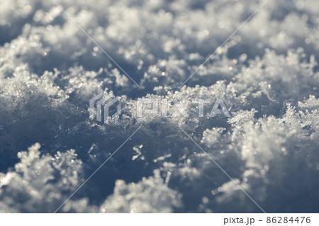 【雪景色】降り積もった雪の接写 86284476