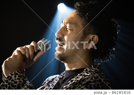 髭のボーカリスト 86285816