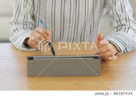 液晶タブレット 操作 手元 液晶タブレット 操作 手元 86287434