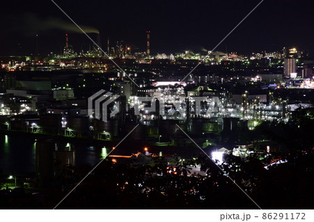 広島県大竹市の亀居公園から見た工場夜景 広島県大竹市の亀居公園から見た工場夜景 86291172