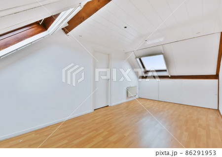 Spacious bright and pretty room with large windows Spacious bright and pretty room with large windows 86291953