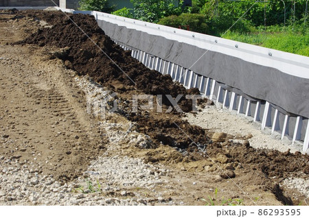 L字擁壁の宅地造成　造成工事のL字擁壁 86293595
