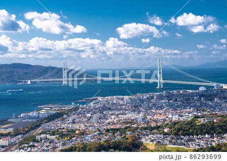 《兵庫県》明石海峡大橋と海沿いの街並み 《兵庫県》明石海峡大橋と海沿いの街並み 86293699
