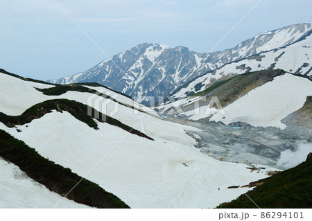 立山 室堂から見た地獄谷 立山 室堂から見た地獄谷 86294101