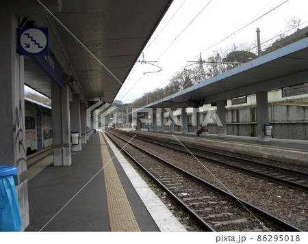 2007年のイタリアのボローニャの駅 86295018