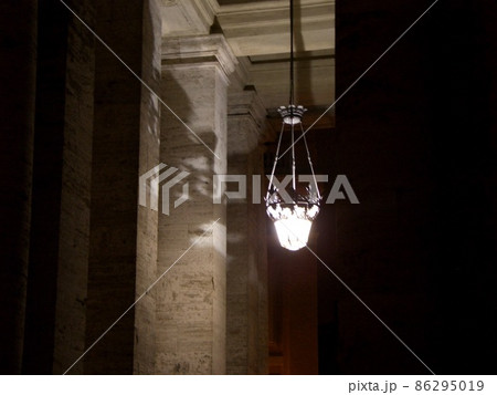 イタリアのバチカン市国内のライト 86295019