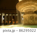 バチカン市国の夜の噴水 86295022