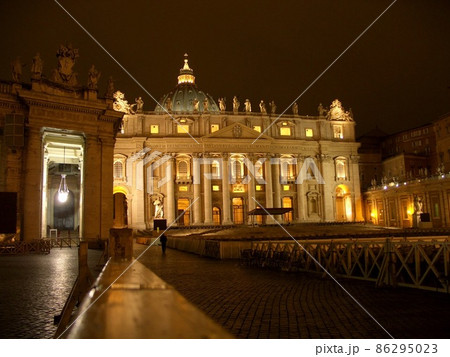 バチカン市国サン・ピエトロ大聖堂 86295023