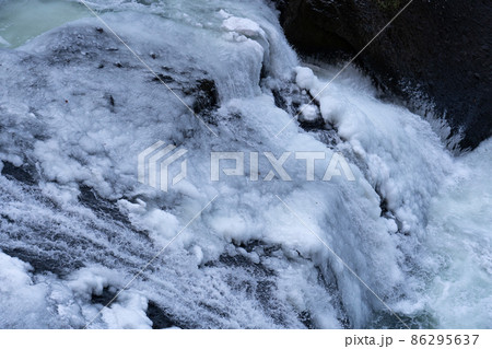 [袋田の滝]　氷瀑 86295637