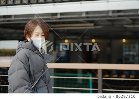 子育てに悩みを持つ主婦 アラフォー女性 悩み 子育てに悩みを持つ主婦 アラフォー女性 悩み 86297310