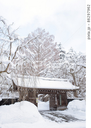 冬 雪に覆われた武家屋敷 角館 冬 雪に覆われた武家屋敷 角館 86297962