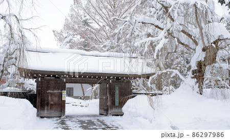 冬 雪に覆われた武家屋敷 角館 冬 雪に覆われた武家屋敷 角館 86297986