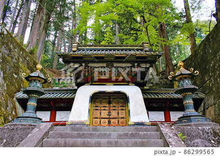 【栃木】春の日光山輪王寺　大猷院の皇嘉門 86299565