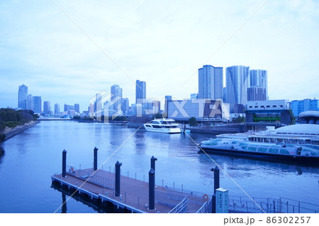 晴天の竹芝ふ頭（ウォーターズ竹芝・劇団四季の劇場・客船） 86302257