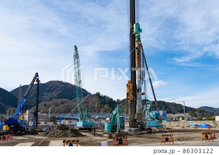 ビル建設の基礎工事 86303122