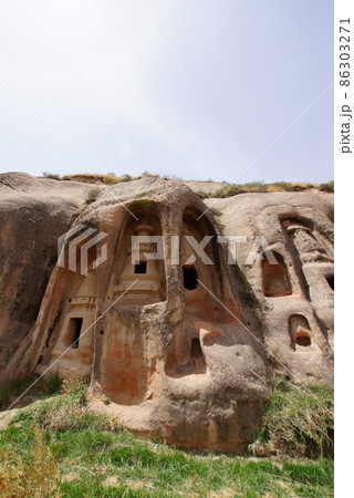 中国・甘粛省 馬蹄寺石窟群の千仏洞 中国・甘粛省 馬蹄寺石窟群の千仏洞 86303271