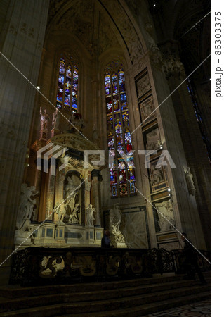 ミラノ　ドゥオモ　大聖堂 86303375