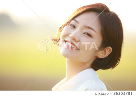 女性ポートレート 86303781